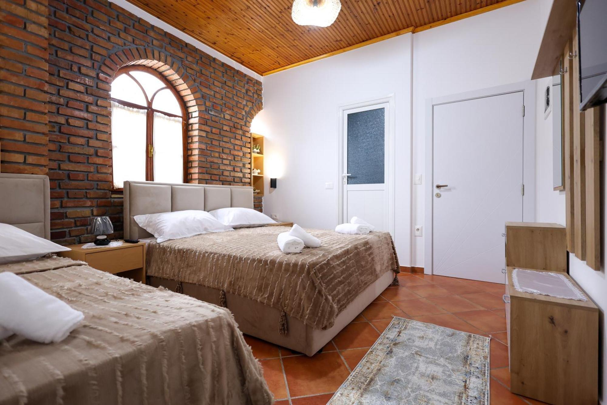 Hotel Boutique Buzi Берат Экстерьер фото