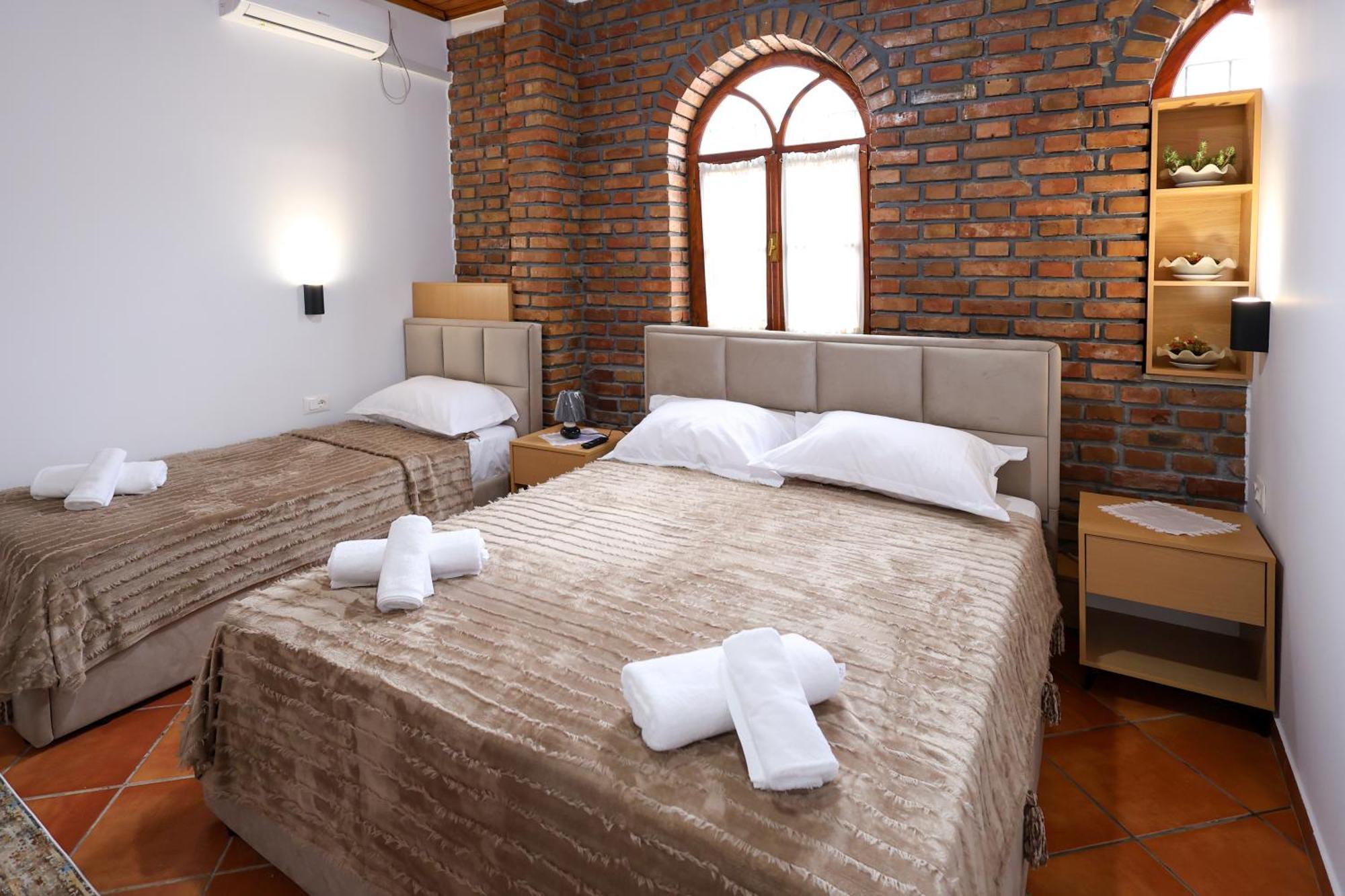 Hotel Boutique Buzi Берат Экстерьер фото