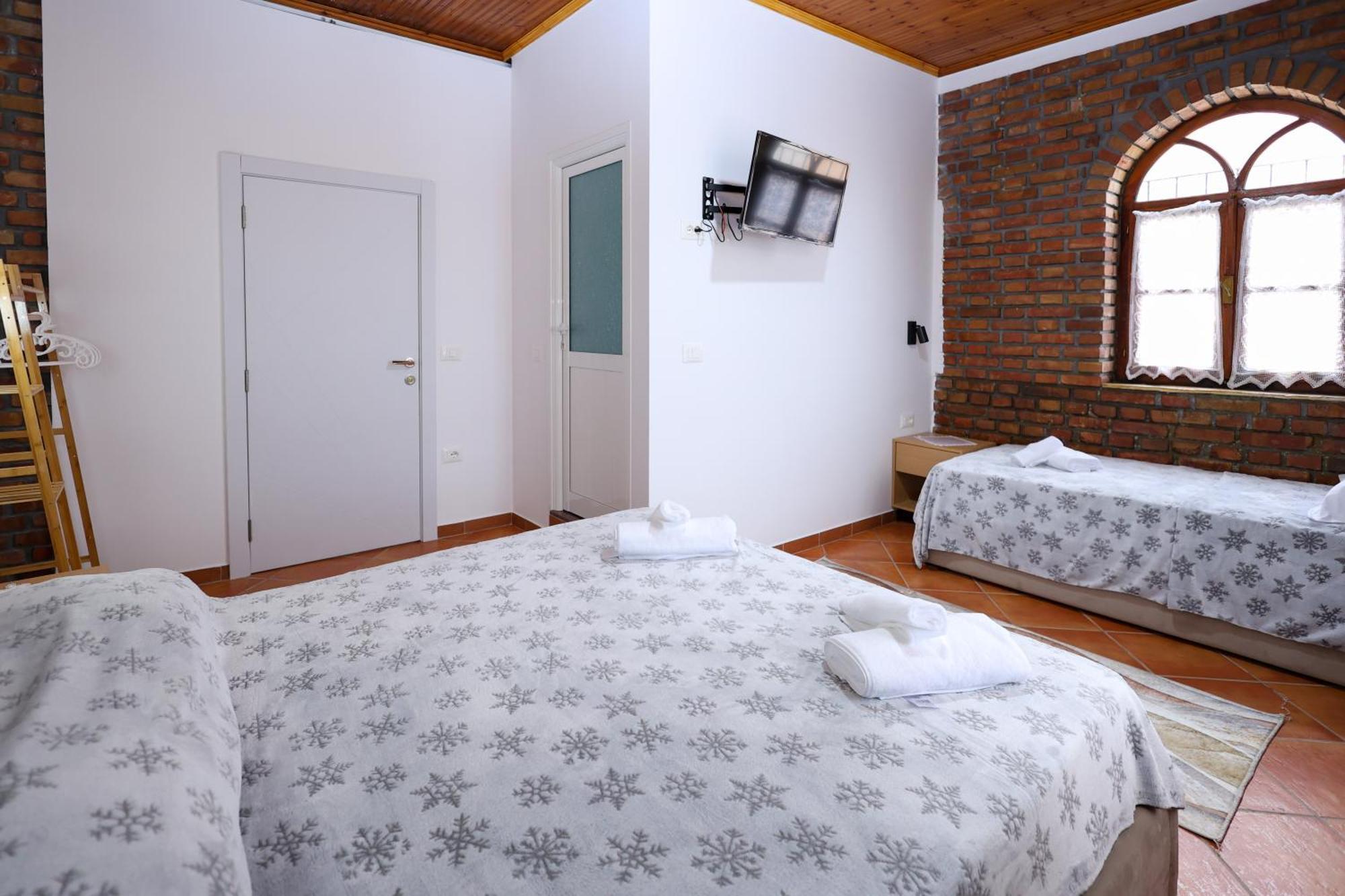 Hotel Boutique Buzi Берат Экстерьер фото