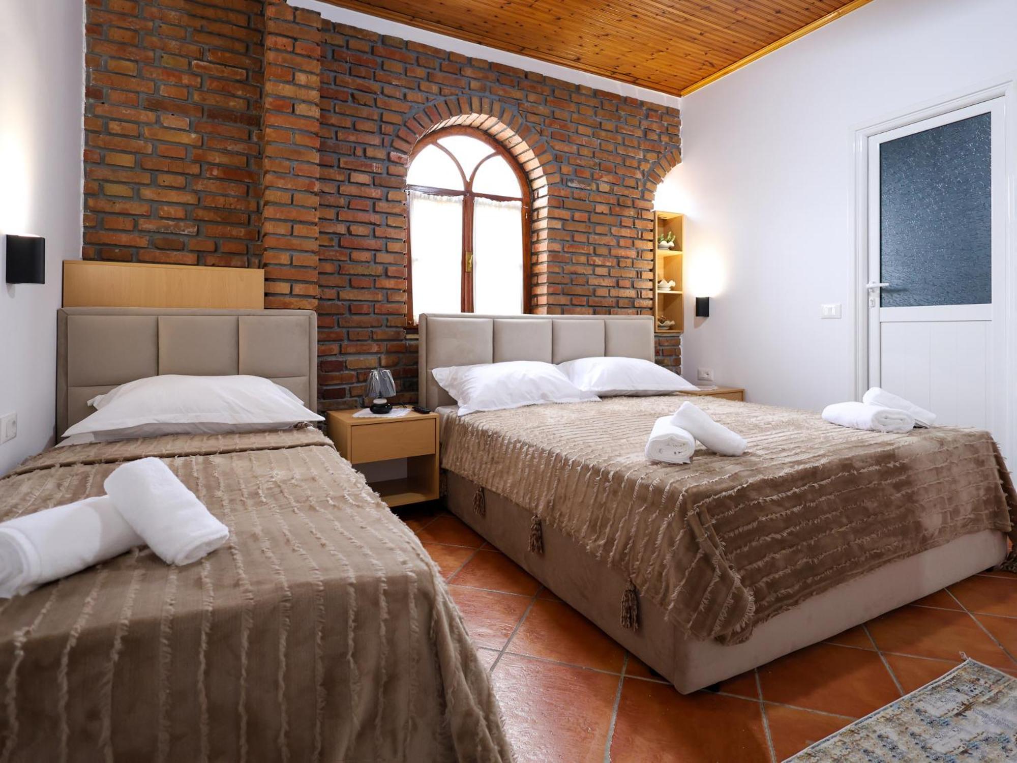Hotel Boutique Buzi Берат Экстерьер фото