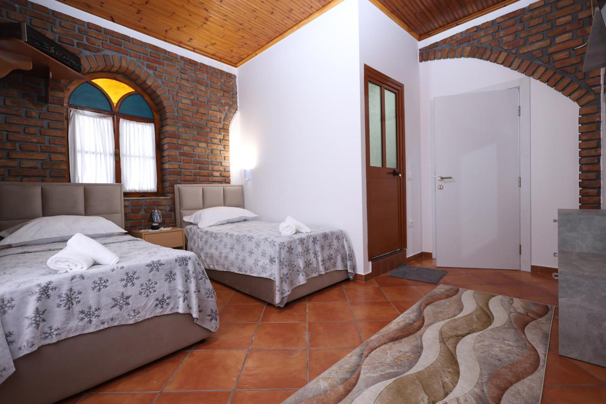 Hotel Boutique Buzi Берат Экстерьер фото
